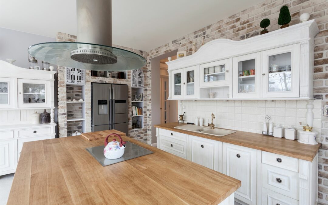 Plan de travail sur mesure à Elne : pourquoi opter pour un aménagement personnalisé ?